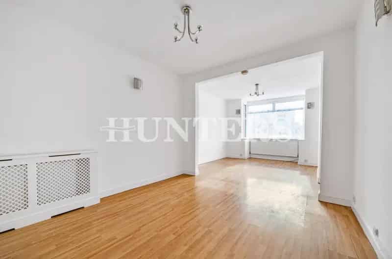 4 Bedroom House For Sale in Hornchurch