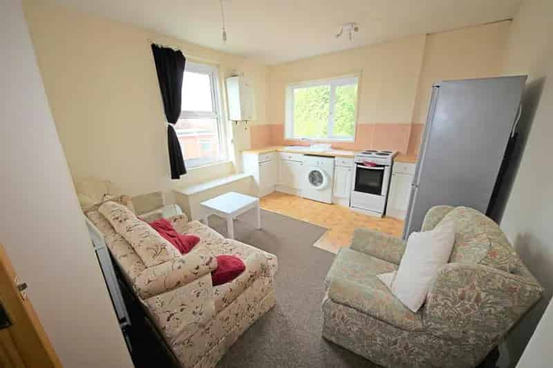 3 Bedroom Student Flat Near University