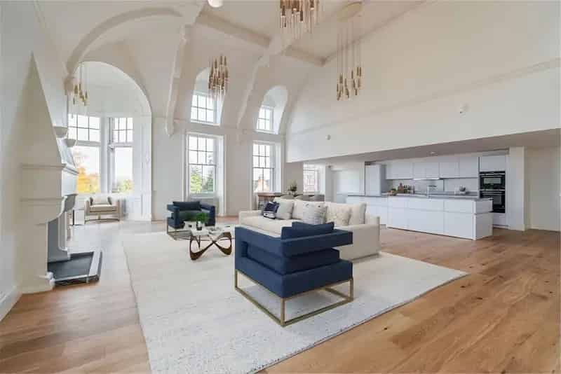 3 Bed Flat Others with 1 Reception Room
