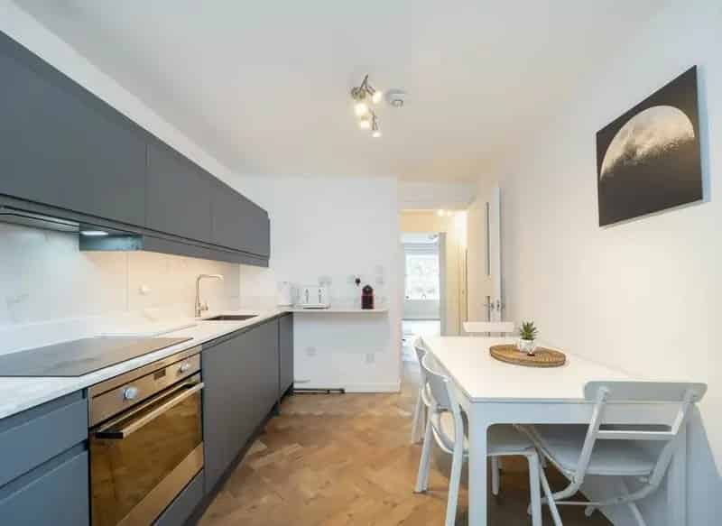 Refurbished One-Bedroom Apartment St Johns Wood Private Outdoor Space