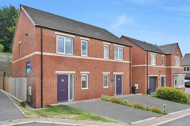 2 Bedroom Semi Detached House For Sale
