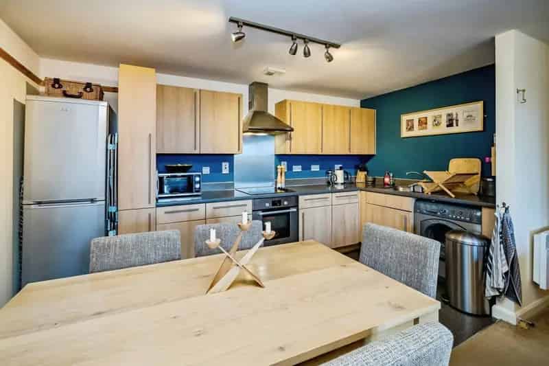 Spacious 2-Bed Flat near Slough Station