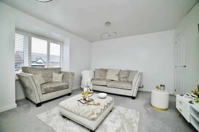 Family Home with Conservatory and Ample Parking