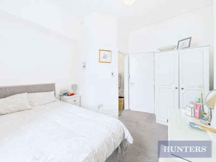 1 Bedroom Flat for Sale in Scarborough Trafalgar Square