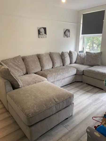 Flat For Rent in Bournemouth, England