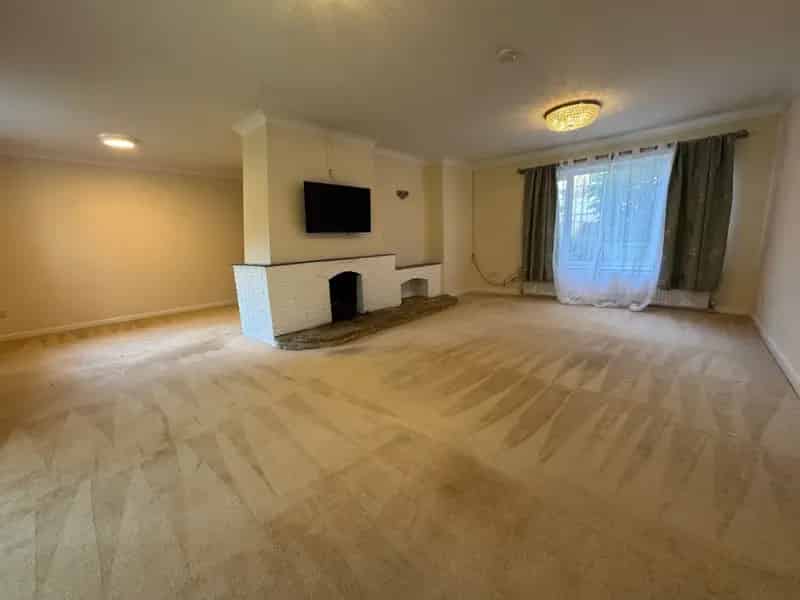 3 Bed Bungalow Near Town Centre  - Queens School Catchment