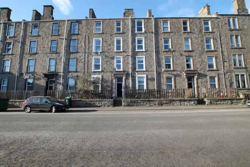 3 Bedroom Flat To Rent