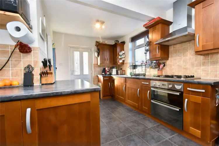 3 Bedroom Semi Detached House with Garden Driveway and Garage