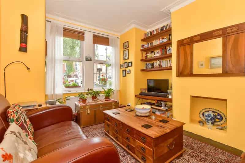 2 Bedroom Flat for Sale in Walthamstow