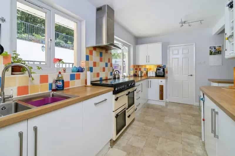 4 Bedroom Detached House Newton Abbot South Facing Garden Heated Pool