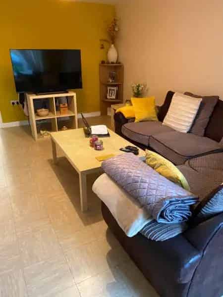 Lovely 2 Bed Near Hospital Shops Doctors