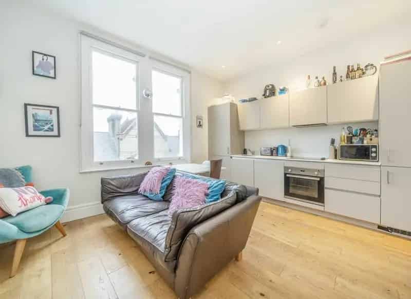 2 Double Bed Flat Open Plan Reception Modern Kitchen