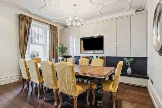 Flat for sale in Oakwood Court, London W14