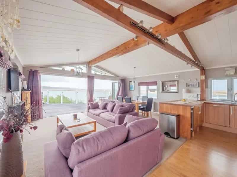 Waterfront Lodge with Panoramic Sea Views and Private Parking