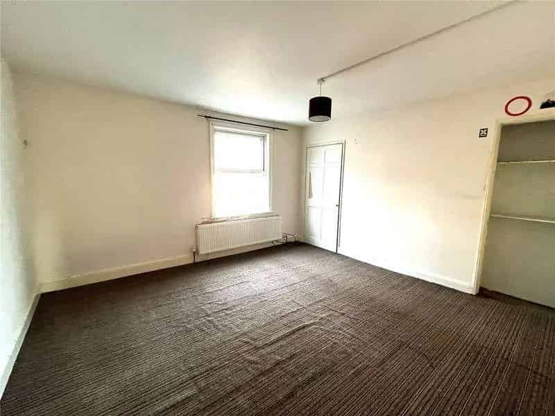 2 Bed Terrace House for Sale Needs Modernization