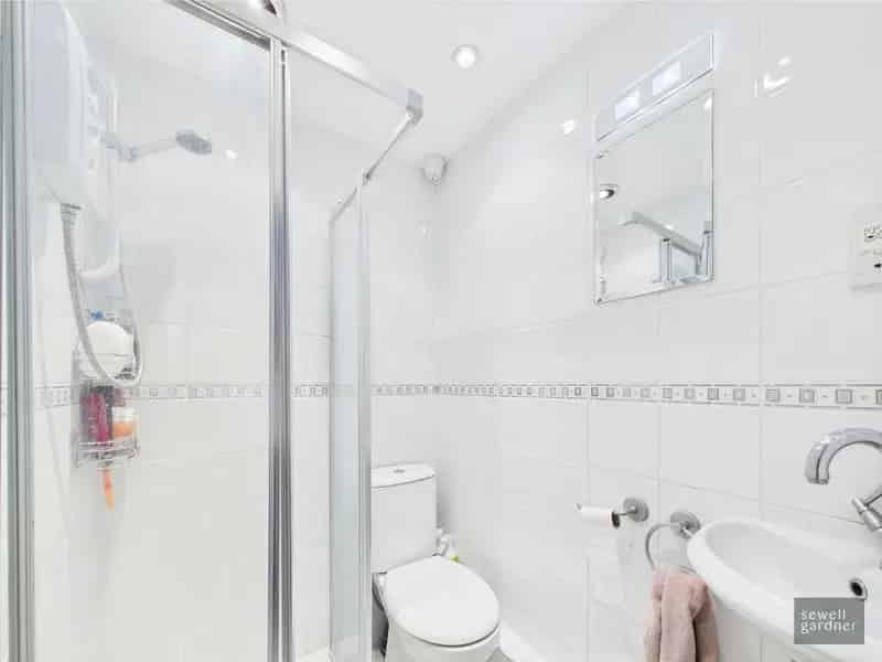 3 Bed House for Sale Near Holy Rood School