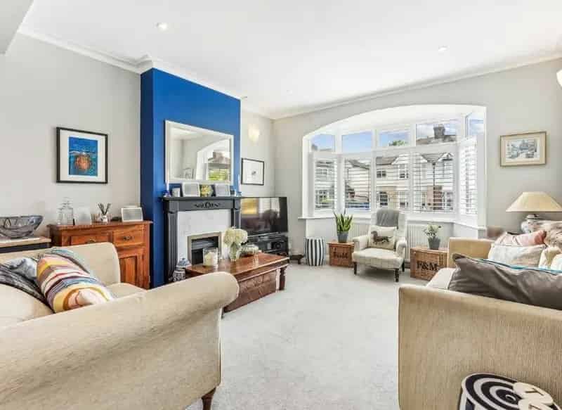 3 Bedroom Semi-Detached Family Home Extended Kitchen Off Street Parking