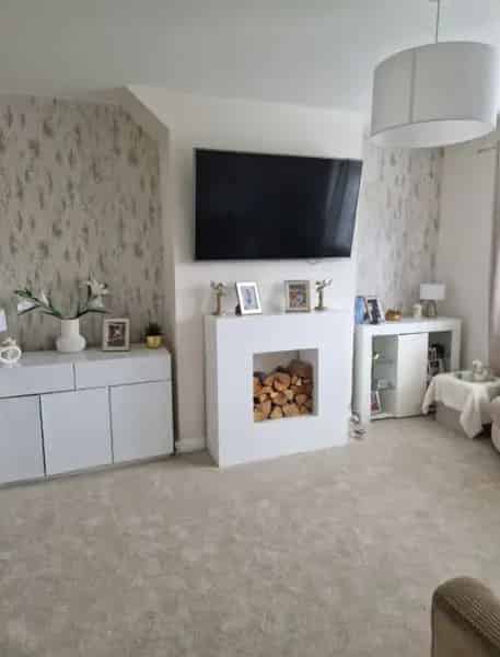 3 Bedroom Semi Detached House Large Garden Driveway Conservatory
