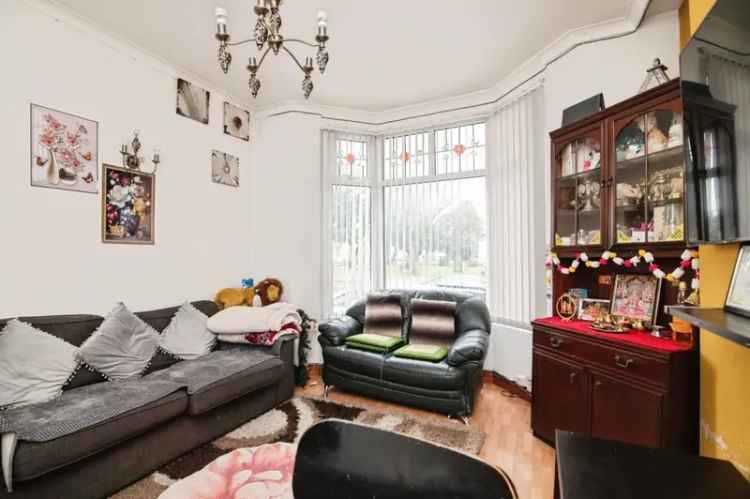 3 Bed End Terrace House with Garage - Family Home
