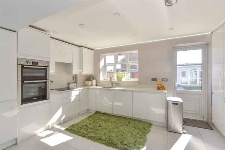 8 Bedroom End Terrace House for Sale Near Town Centre