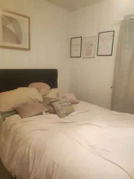 2 Bed House Near Schools and Shops in Queensbury