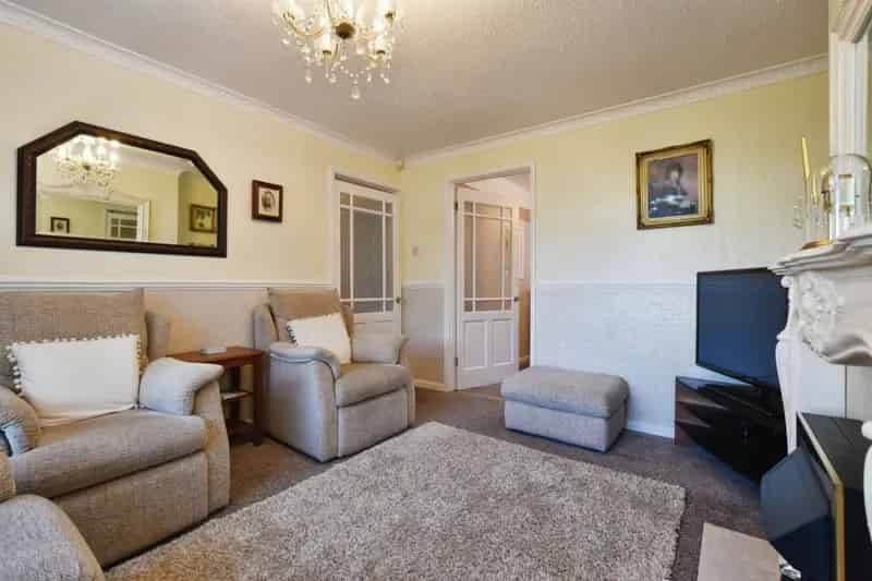 2 Bedroom Terraced House for Sale - Fireplace, Parking & Garden