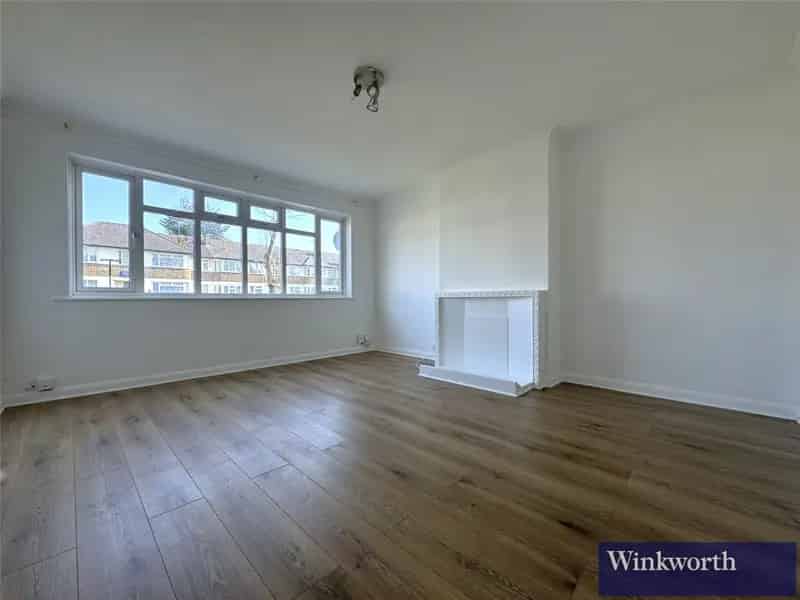 2 Bedroom Maisonette Harrow Newly Refurbished Ground Floor