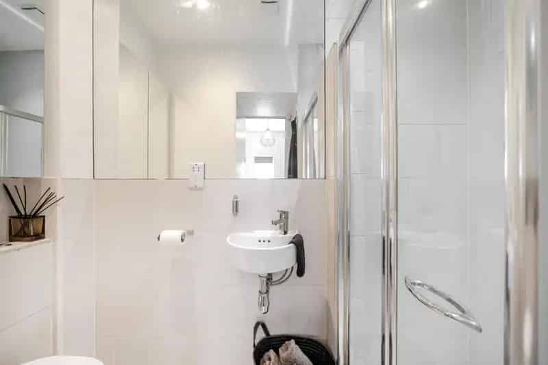 Charming 1-Bedroom Flat First Floor Period Terrace Good Condition