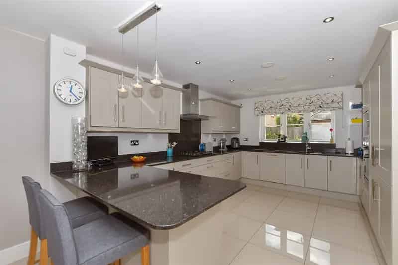6 Bedroom Detached House for Sale in Hollingbourne