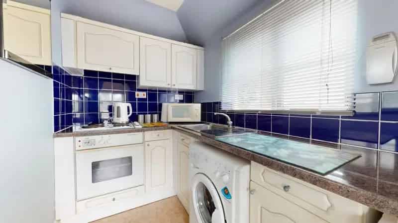 Studio Flat for Sale Near Town Centre