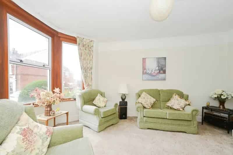 Spacious 3-Bed Mid-Terrace House Salisbury City Centre
