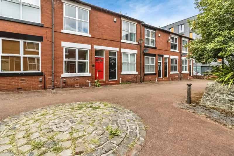 2 Bedroom Furnished House Salford M3 - Available Now