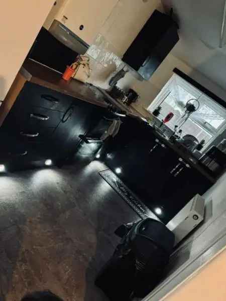 2 Bedroom House Near School and Shops