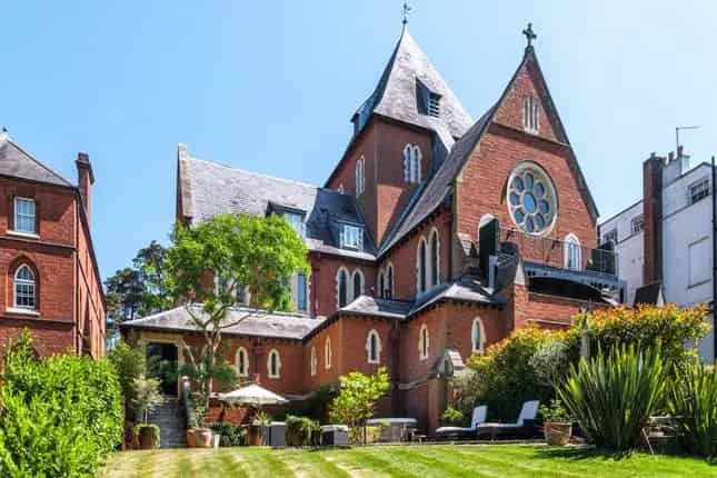 End terrace house for sale in Kirkstall House, London NW7