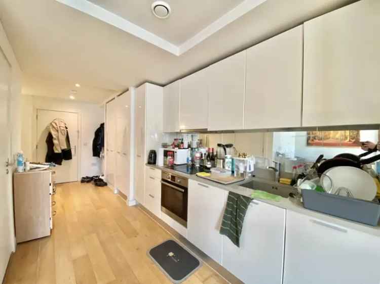 1 Bedroom Flat for Sale in Hayes High Point Village