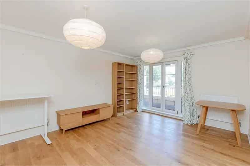 2 Bed Flat Ground Floor with Private Terrace Powderhall Edinburgh