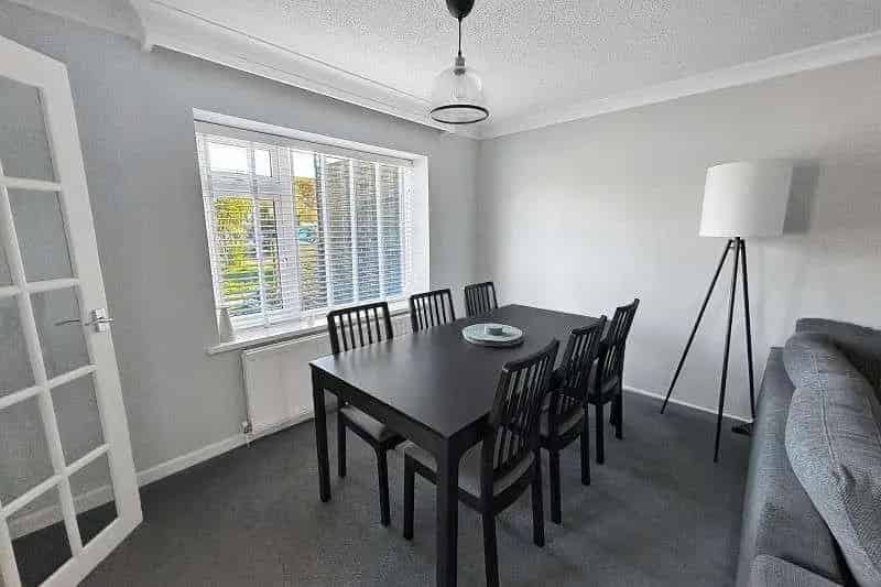 2 Bed Flat for Sale Refurbished Ground Floor Apartment with Garage