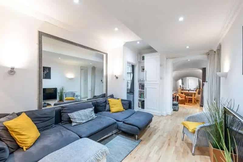 2 bed flat for sale
