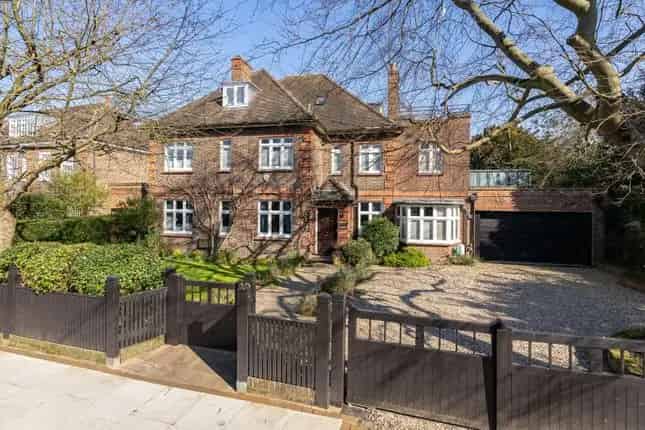7 Bedroom Detached House for Sale in Putney SW15