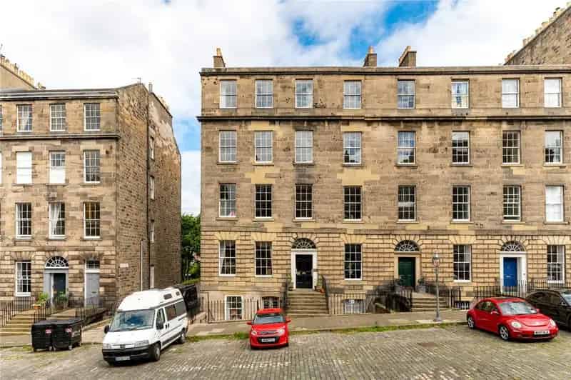 2 Bedroom Apartment for Sale in Edinburgh