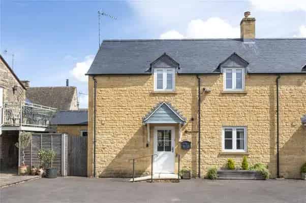 Canela Cottage Stow-on-the-Wold 2 Bedroom Courtyard Property