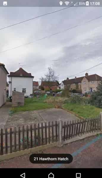 2 Bedroom House with Driveway and New Kitchen Near Parks and Schools