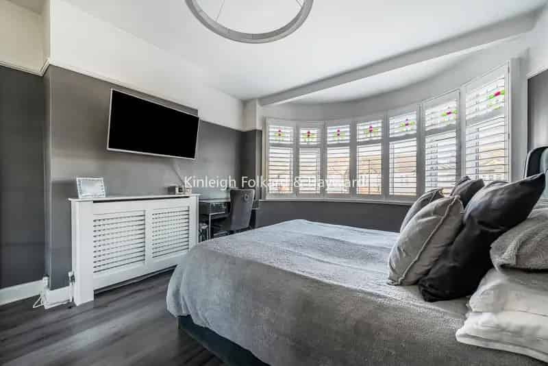 Four Bedroom Family Home with Garden Studio and Secluded Garden