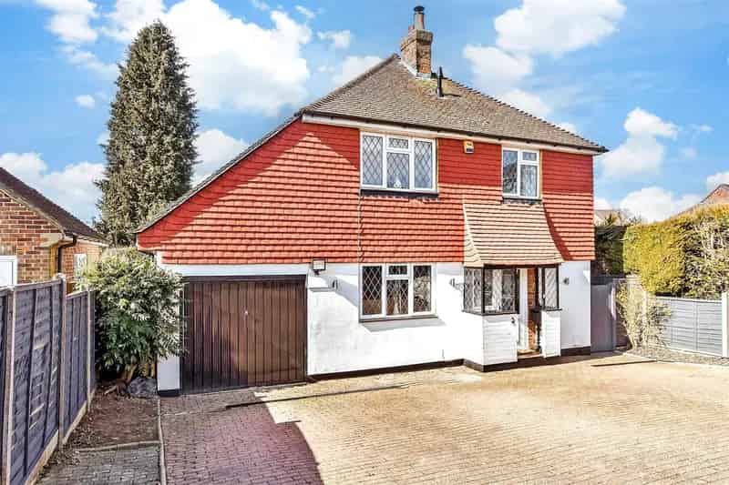 4 Bedroom Detached House For Sale Near Schools and Transport