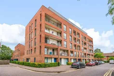 1 Bedroom Flat 62m² London - Balcony & Parking