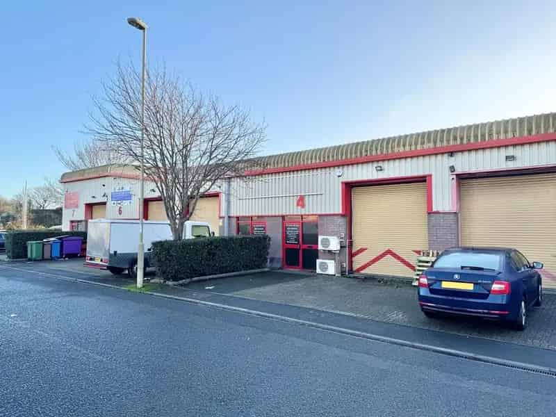 Industrial Unit Fareham 1970 sq ft 3 Parking Spaces