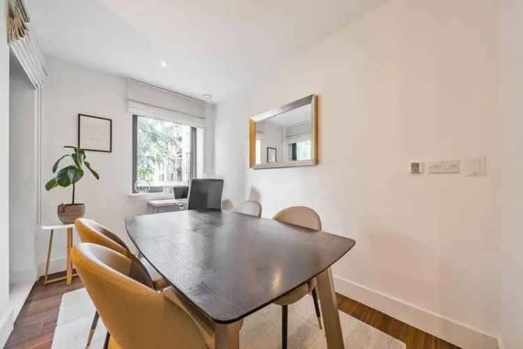 Flat For Sale in London, England