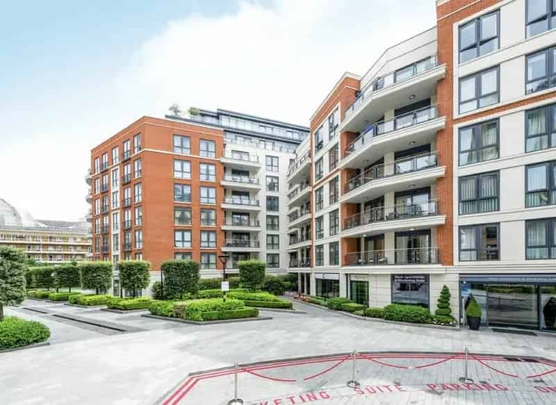 Modern Chelsea Creek Apartment - 1 Double Bedroom