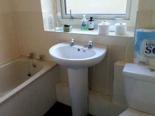1 Bedroom Ground Floor Council Property with Garden Near Bus Stops