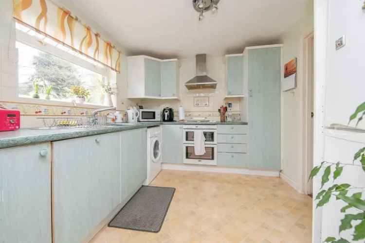 3 Bed Semi-Detached House with Garage and Garden